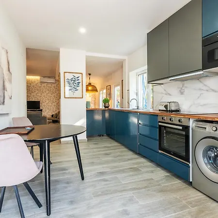 Dom wakacyjny First Floor Carregado